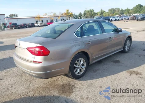 2016 Volkswagen Passat 1.8T S z USA, uszkodzony, nr VIN 1VWAT7A39GC054951